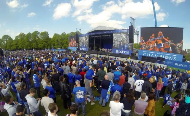 Fans in Victoria Park