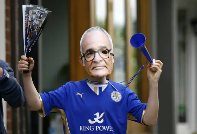 Man wearing a Claudio Ranieri mask