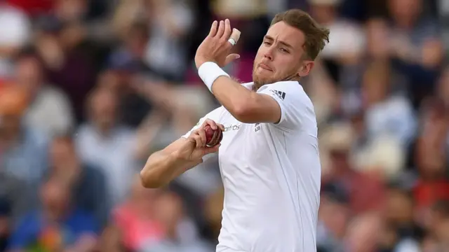 Stuart Broad bowls