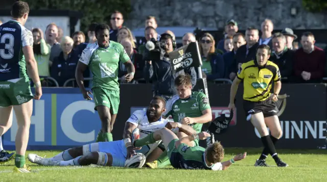 Leone Nakarawa scores Glasgow's try