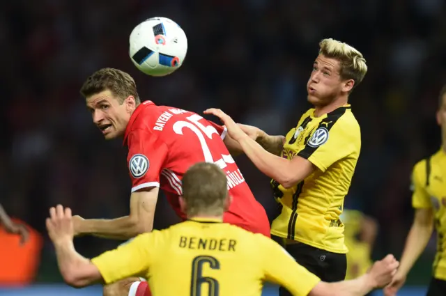 Erik Durm (R) and Bayern Munich"s midfielder Thomas Mueller