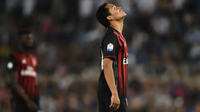 Carlos Bacca reacts