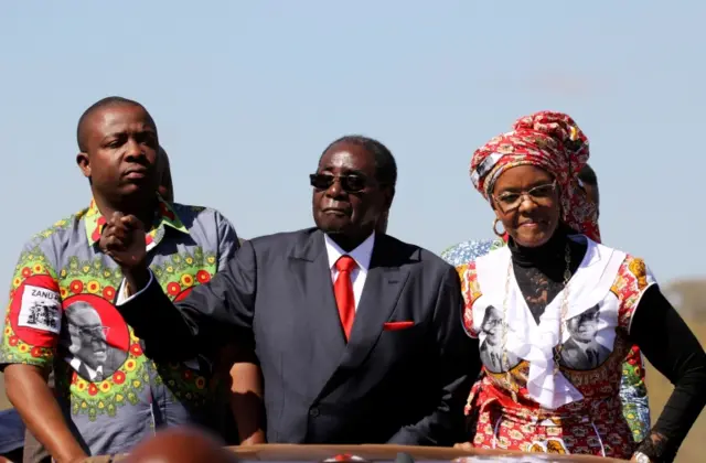 Robert Mugabe and his wife Grace greet supporters of his ZANU (PF) party during the "One Million Man March", a show of support of Mugabe"s rule in Harare, Zimbabwe, May 25, 2016