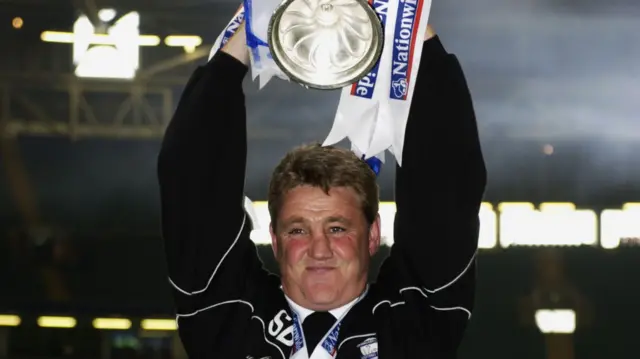 Steve Bruce celebrates on 2002