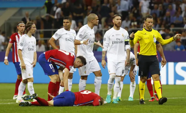 Fernando Torres wins a penalty