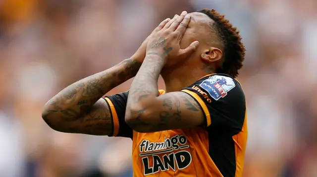 Abel Hernandez looks dejected