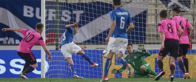 David Marshall saves from Emanuele Giaccherini