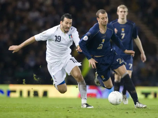 Alan Hutton takes on Gianluca Zambrotta at Hampden