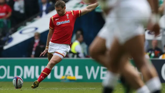 Dan Biggar kicks a conversion