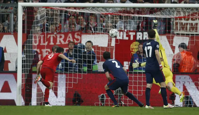 Robert Lewandowski scores the second goal for Bayern Munich