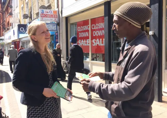 Sian Berry hading out leaflets in Hackney