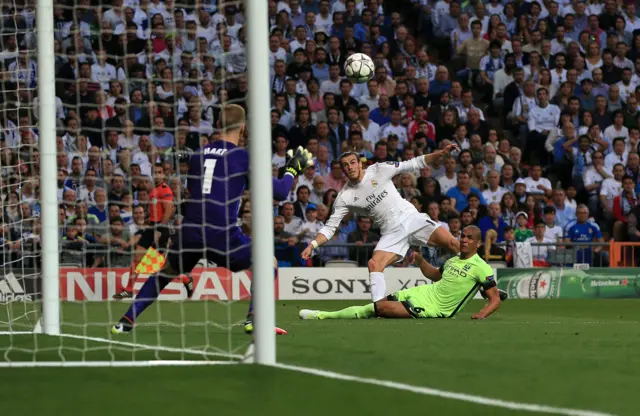 Gareth Bales scores