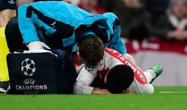 Alex Oxlade-Chamberlain injured during match