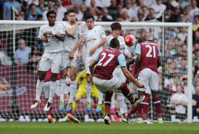 Dimitri Payet free kick