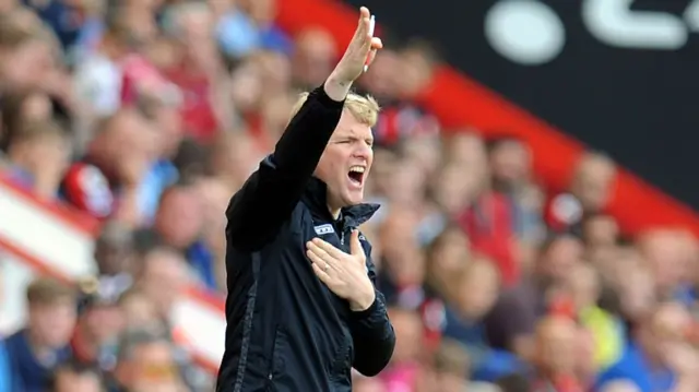 Eddie Howe instructs