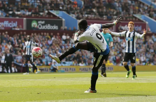 Papiss Demba Cisse shoots