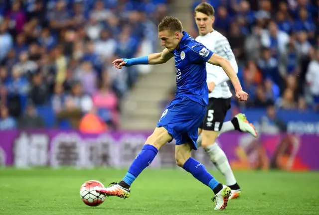 Jamie Vardy shoots