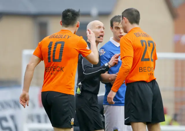 Referee Raymond Hetherington explains his decision to Glenavon's Eoin Bradley and Kevin Braniff