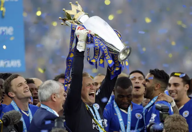 Kasper Schmeichel lifts the trophy