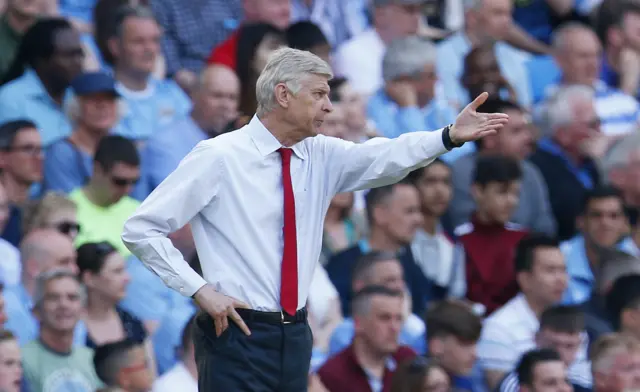 Arsene Wenger instructs