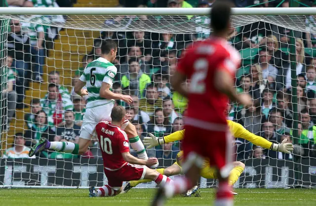 Niall McGinn scores