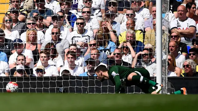 Hugo Lloris concedes