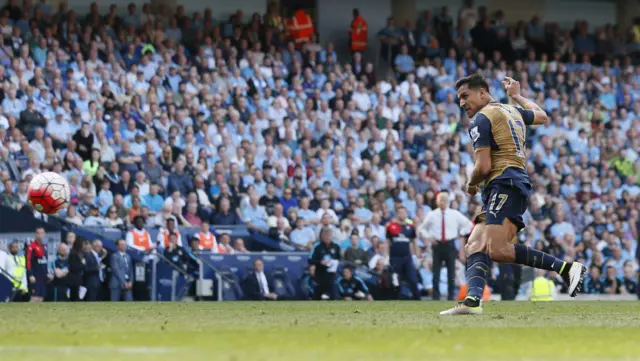 Alexis Sanchez scores