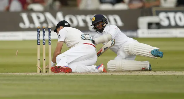 Jimmy Anderson attempts a run-out