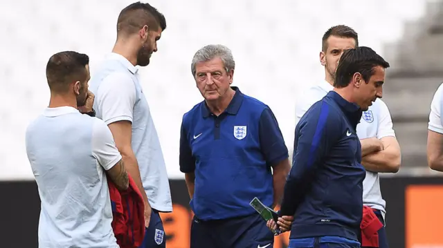 Roy Hodgson (centre)