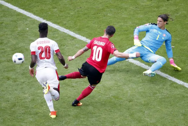 Yann Sommer saves from Armando Sadiku