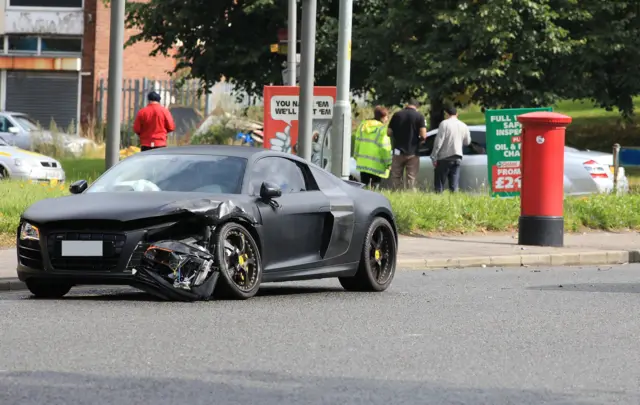 Audi R8 crashed