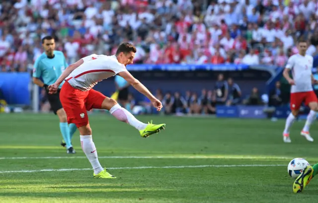 Arkadiusz Milik sweeps home the opening goal