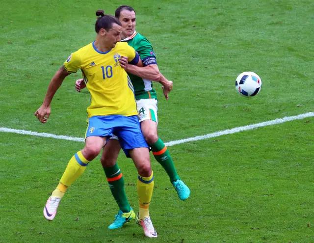 John O'Shea closes down Zlatan Ibrahimovic