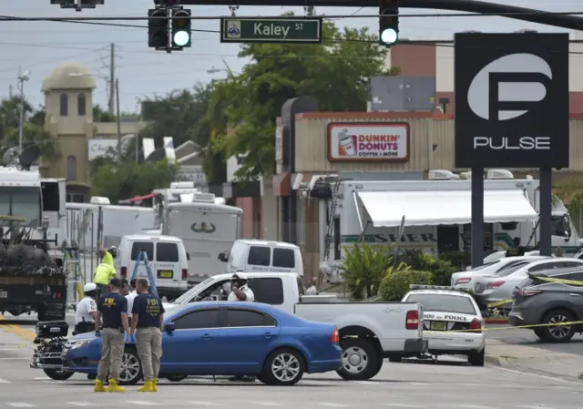 FBI and police outside Pulse nightclub in Orlando, Florida (12 June 2016)