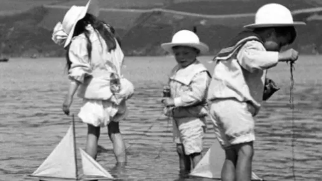 Edwardian holidaymakers