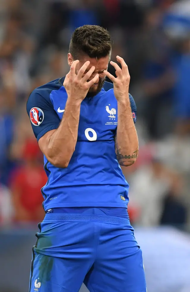 Giroud frustrated