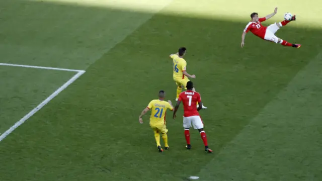 Shaqiri overhead kick