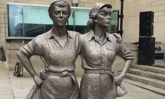 Statue of women steelworkers