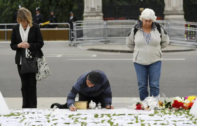 Tributes at Parliament