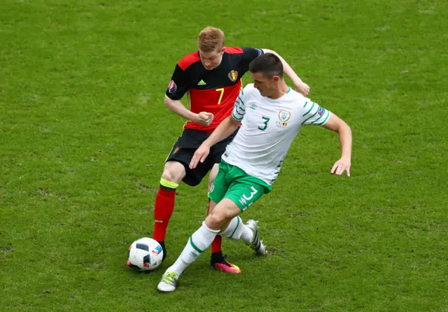 Ciaran Clark tackles Kevin de Bruyne