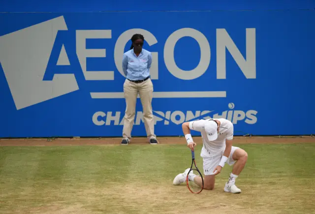 Murray on knees