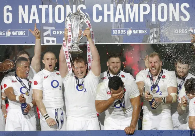 England team with the 6 Nations trophy