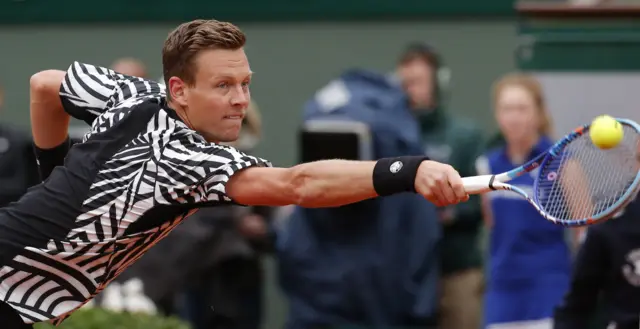 Tomas Berdych stretches to return