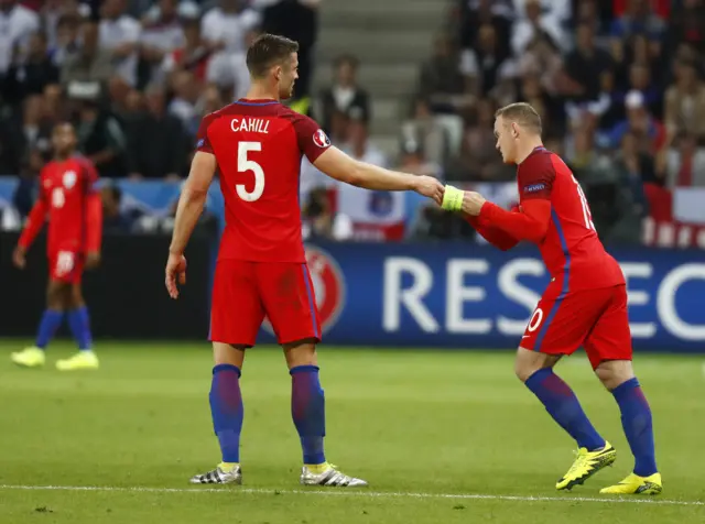 Wayne Rooney comes on for Jack Wilshere