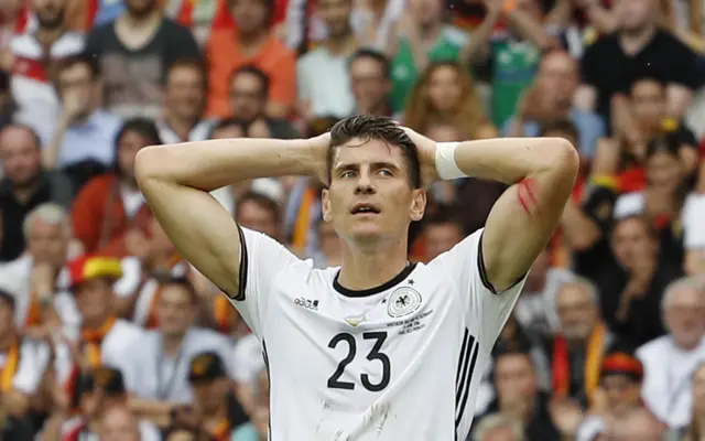 Mario Gomez reacts