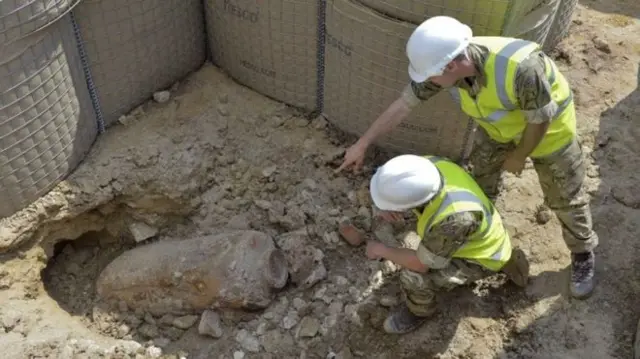 Bomb disposal experts at former Bath school