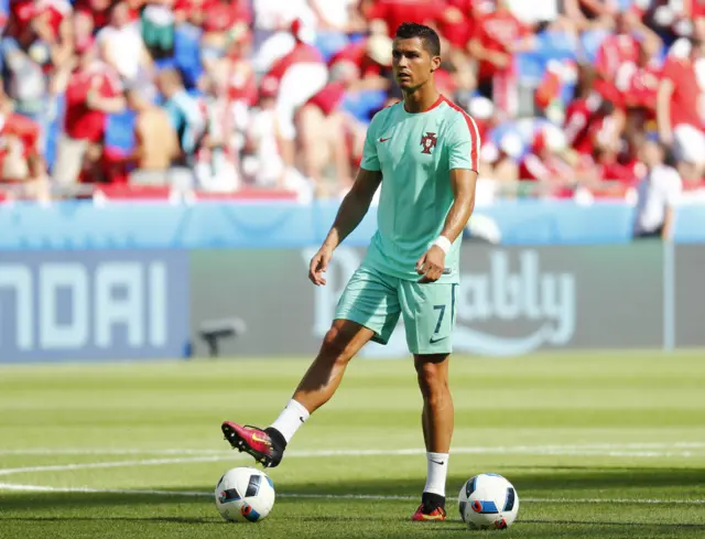 Ronaldo warms up