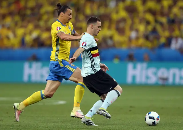 Zlatan Ibrahimovic challenges Thomas Vermaelen