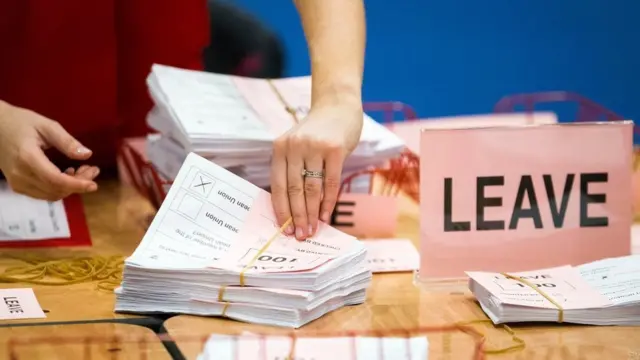 Teller counts ballot papers