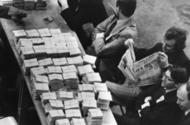 Vote counters when the UK last held a referendum over its relationship with Europe